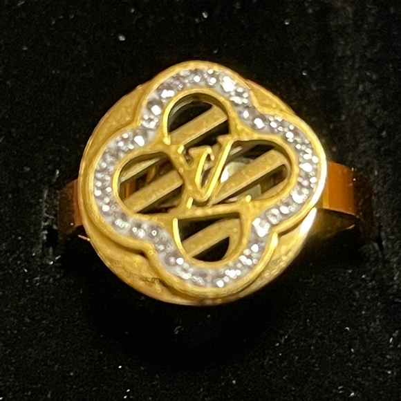 Ring - Picture 2 of 3